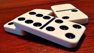 Domino là gì